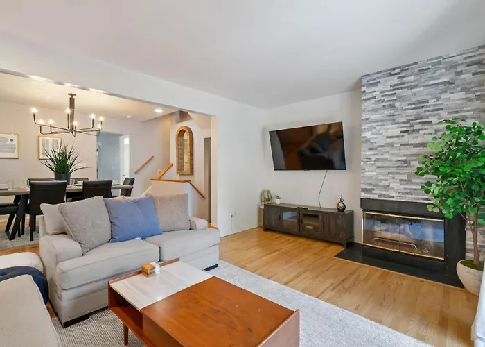 Stunning 4-story In Shadyside With Sauna, Plenty Of Off-street Parking, And Highly Walkable Holiday home Pittsburgh