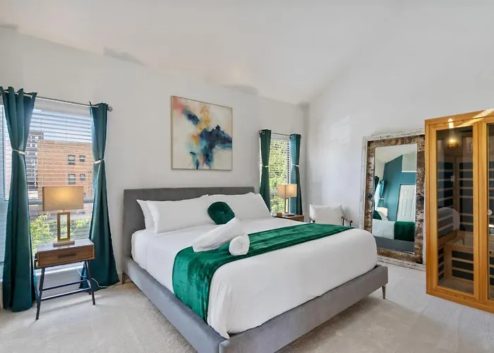 Stunning 4-story In Shadyside With Sauna, Plenty Of Off-street Parking, And Highly Walkable *