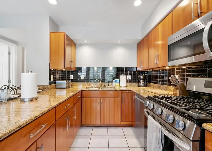 Stunning 4-story In Shadyside With Sauna, Plenty Of Off-street Parking, And Highly Walkable Holiday home Pittsburgh