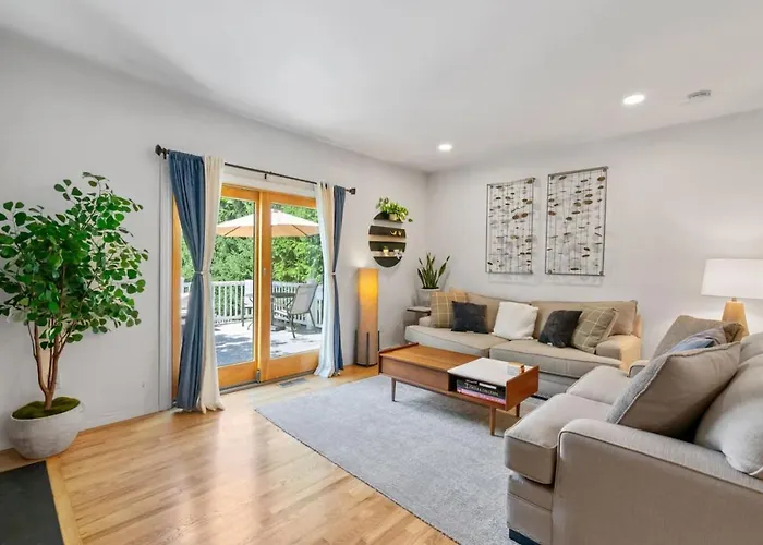 Stunning 4-story In Shadyside With Sauna, Plenty Of Off-street Parking, And Highly Walkable Holiday home Pittsburgh