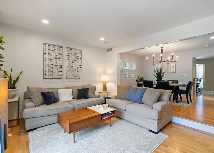 Stunning 4-story In Shadyside With Sauna, Plenty Of Off-street Parking, And Highly Walkable Holiday home Pittsburgh
