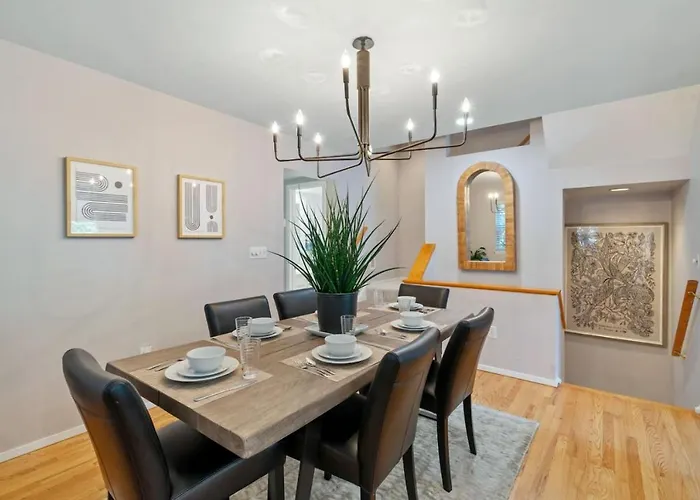 Stunning 4-story In Shadyside With Sauna, Plenty Of Off-street Parking, And Highly Walkable Holiday home Pittsburgh