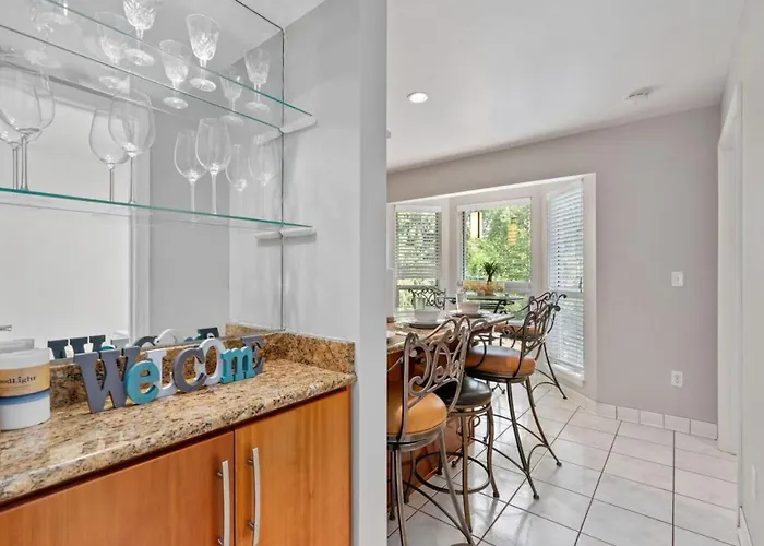Stunning 4-story In Shadyside With Sauna, Plenty Of Off-street Parking, And Highly Walkable Holiday home Pittsburgh