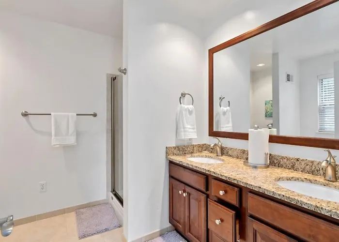 Holiday home Stunning 4-story In Shadyside With Sauna, Plenty Of Off-street Parking, And Highly Walkable *