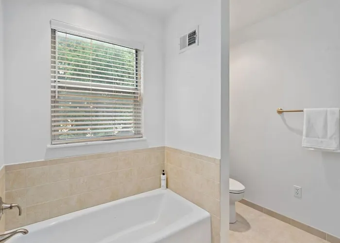 Stunning 4-story In Shadyside With Sauna, Plenty Of Off-street Parking, And Highly Walkable * Pittsburgh