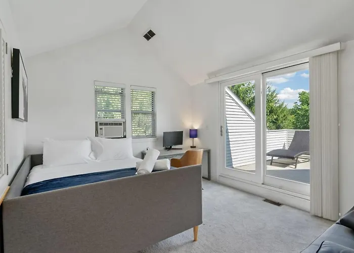 Stunning 4-story In Shadyside With Sauna, Plenty Of Off-street Parking, And Highly Walkable *