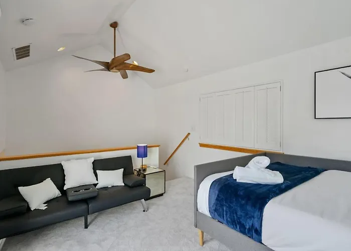 Stunning 4-story In Shadyside With Sauna, Plenty Of Off-street Parking, And Highly Walkable *