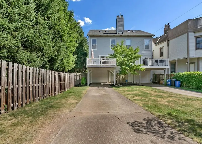 Stunning 4-story In Shadyside With Sauna, Plenty Of Off-street Parking, And Highly Walkable
