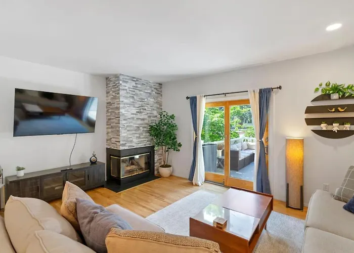 Stunning 4-story In Shadyside With Sauna, Plenty Of Off-street Parking, And Highly Walkable Pittsburgh