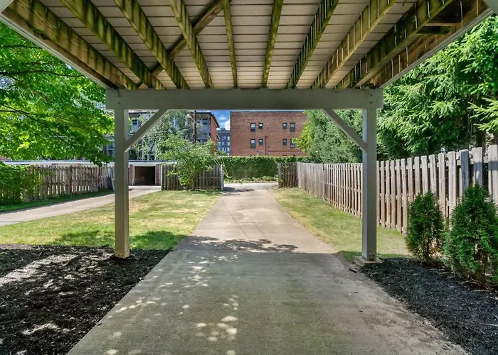 Holiday home Stunning 4-story In Shadyside With Sauna, Plenty Of Off-street Parking, And Highly Walkable Pittsburgh