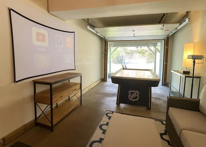 Stunning 4-story In Shadyside With Sauna, Plenty Of Off-street Parking, And Highly Walkable